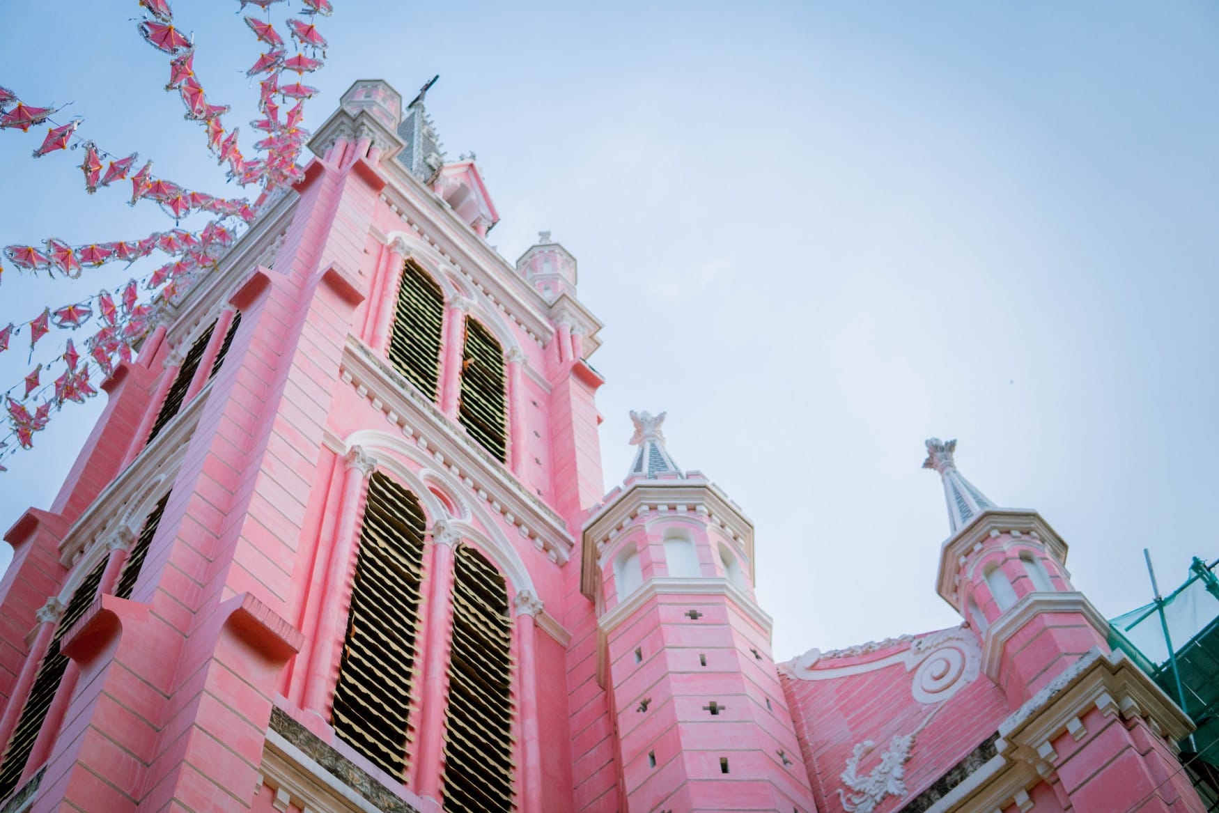 die pinke Kirche Tan Dinh in Vietnam