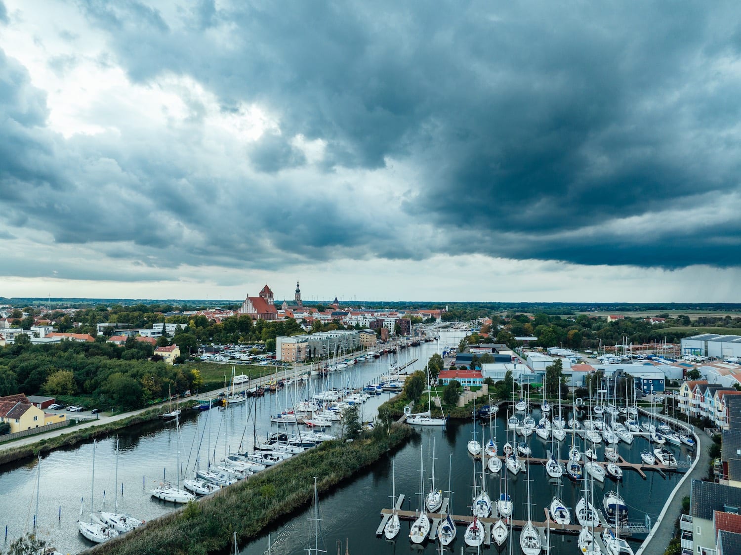 Blick auf Greifswald von der Ryck.