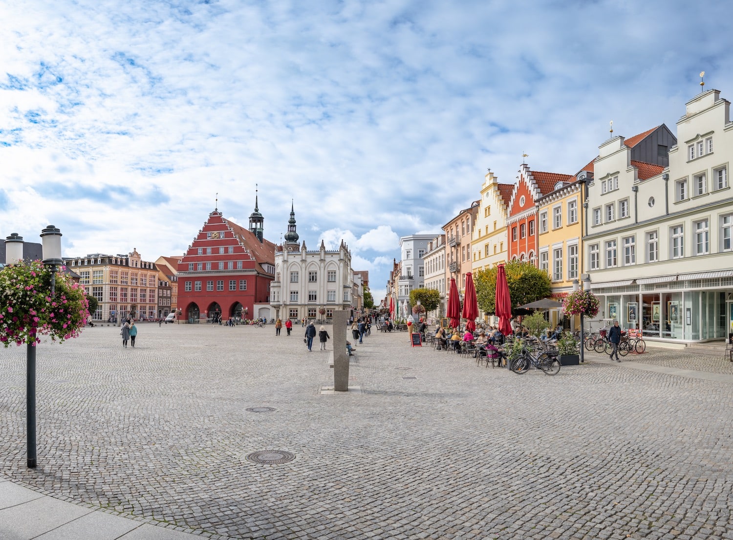 Der Marktplatz in Greifswald ist auf Friedrichs Gemälde noch wiederzuerkennen.