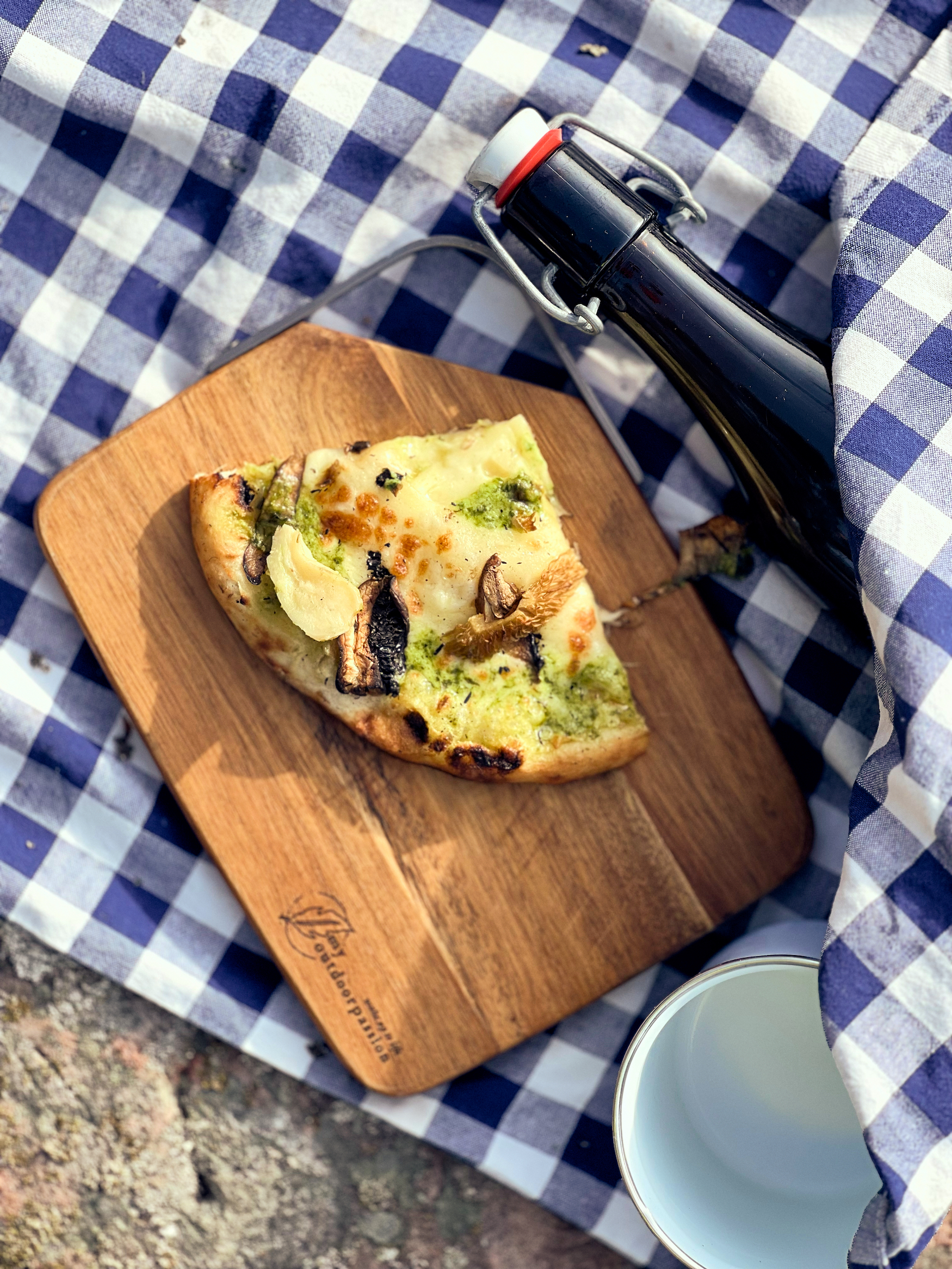 Picknick mit frischer Pizza bei der Kanutour