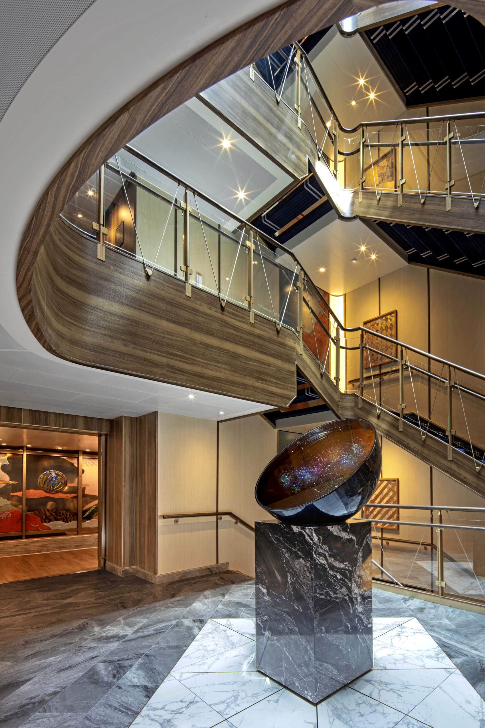 Atrium in der Seabourn Pursuit 