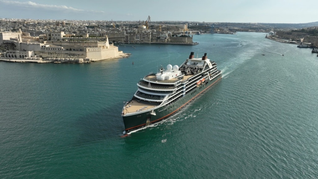 Drohnenaufnahme von der Seabourn Pursuit