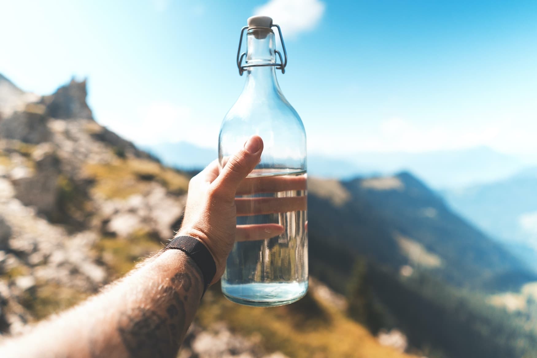 Trinkflasche in den Bergen