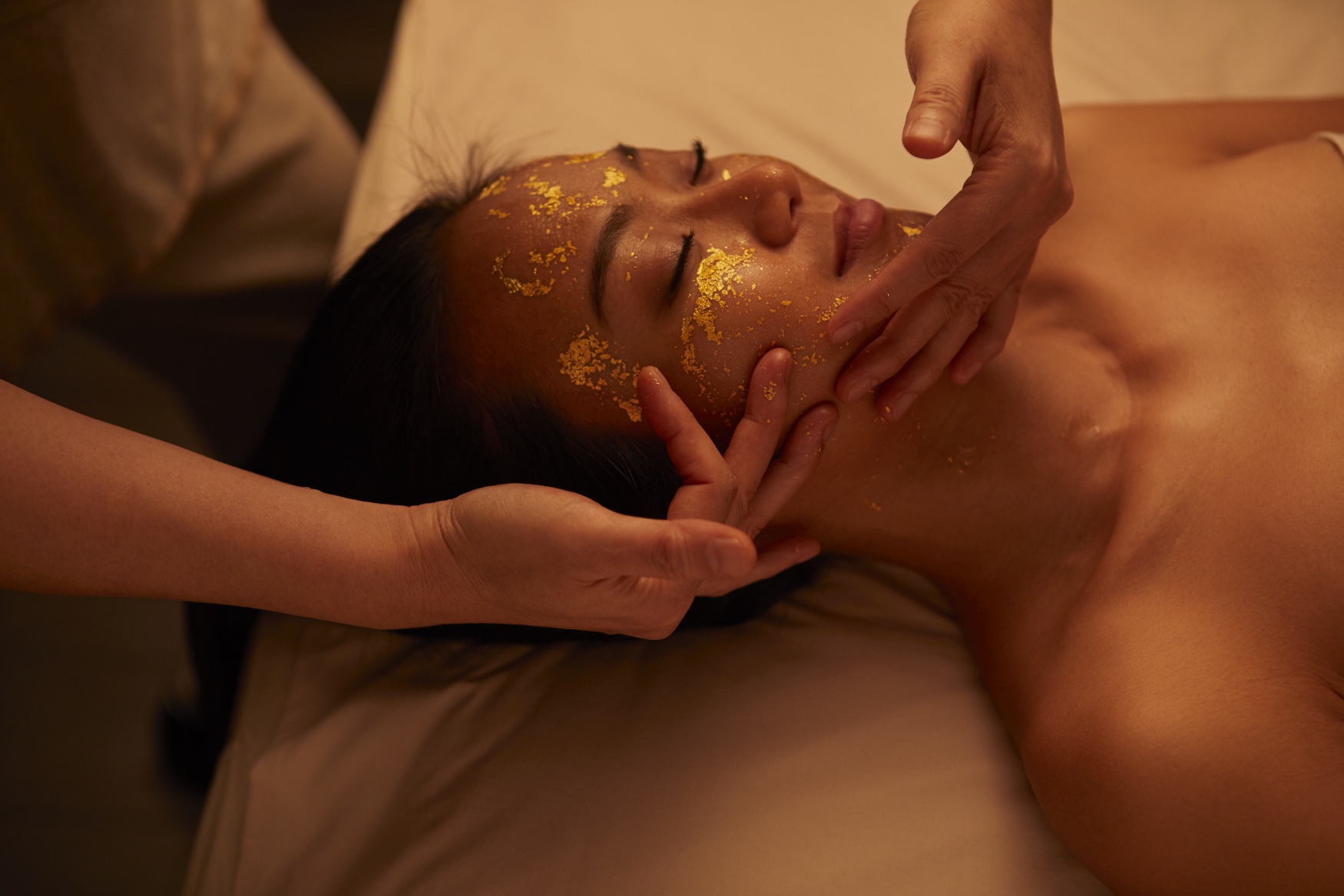 Gesichtsbehandlung mit Gold im Aman Kyoto