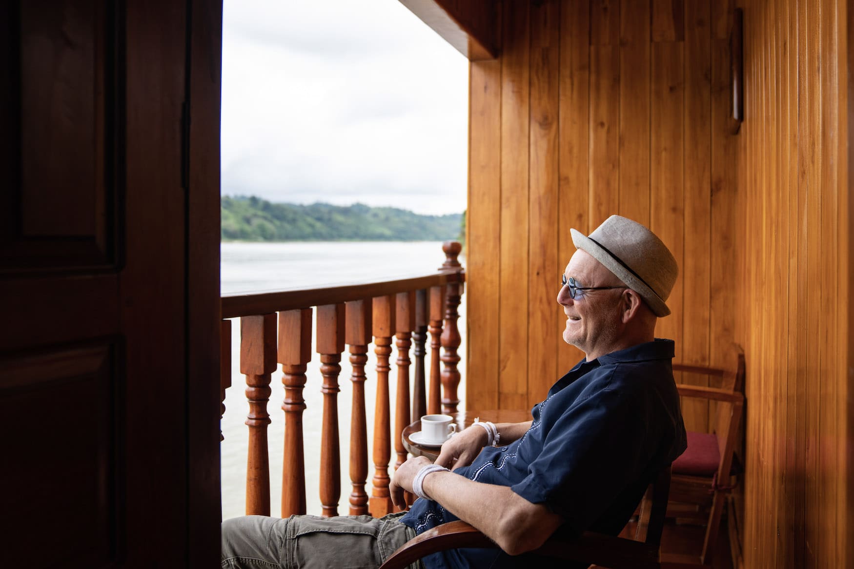 Autor Harald Braun auf dem Balkon seiner Kreuzfahrt-Kabine