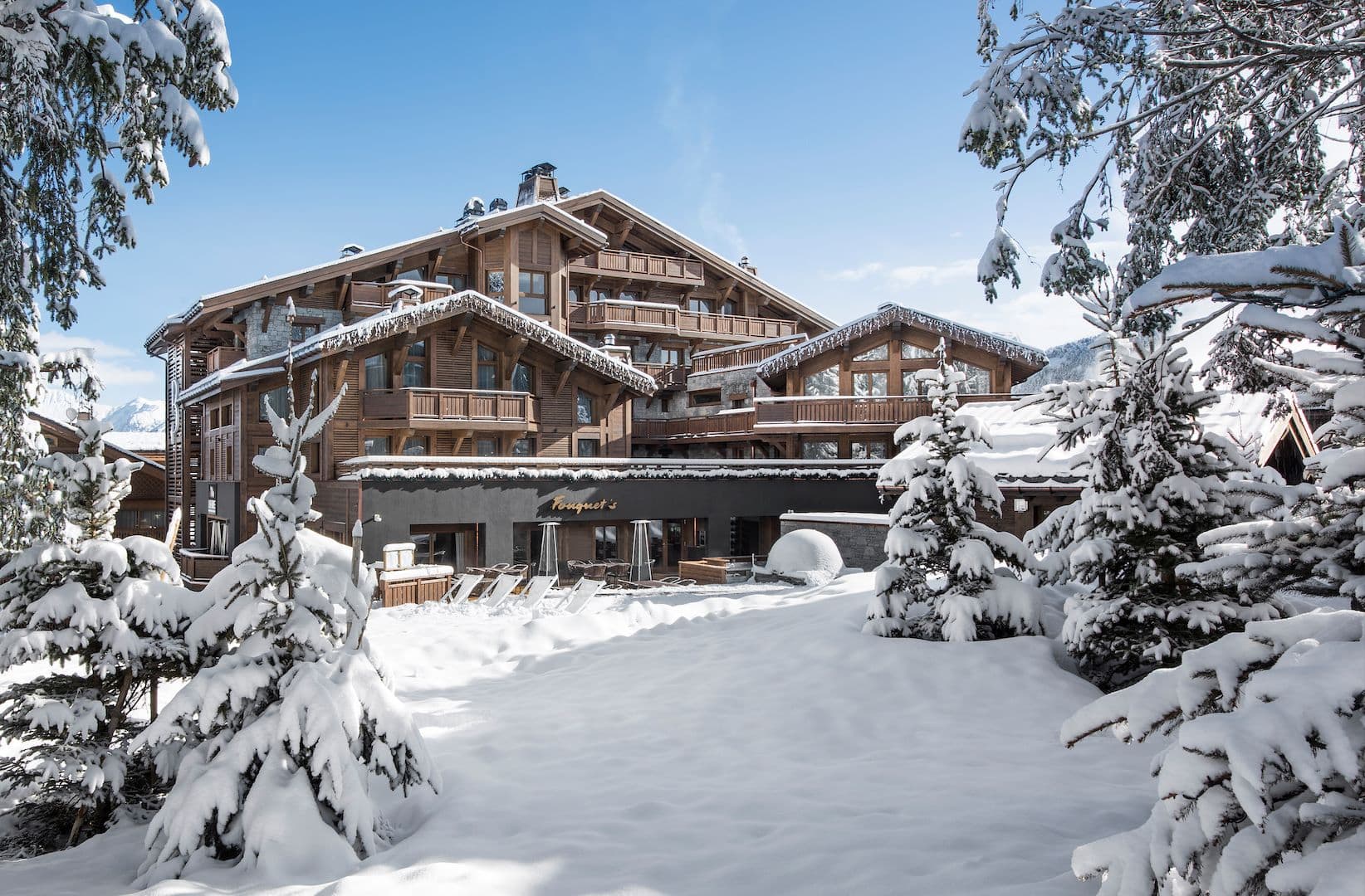 Hotel Barriere Les Neiges Gebäude Schnee Winter