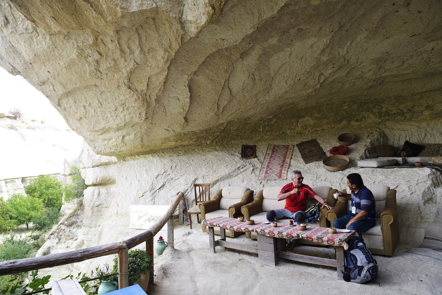 Picknick in einer Höhle