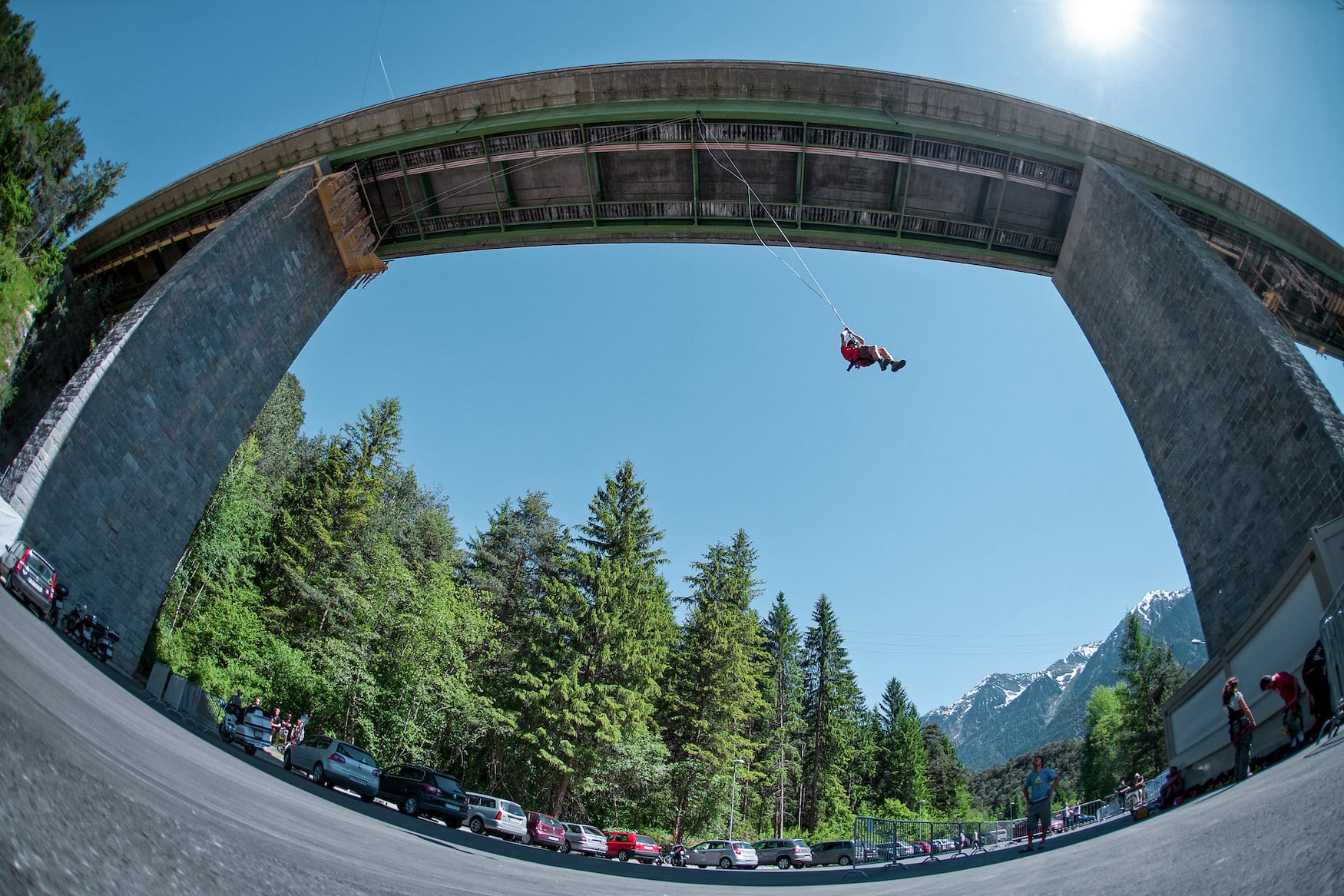 adrenalinreiche Weihnachtsgeschenke: Giant Swing bei Jochen Schweizer