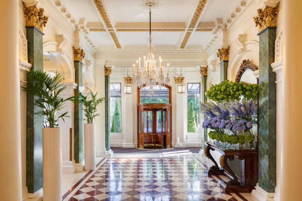 Die Lobby des traditionsreichen The Shelbourne Hotel in Dublin. I Foto: www.barrymurphy.eu
