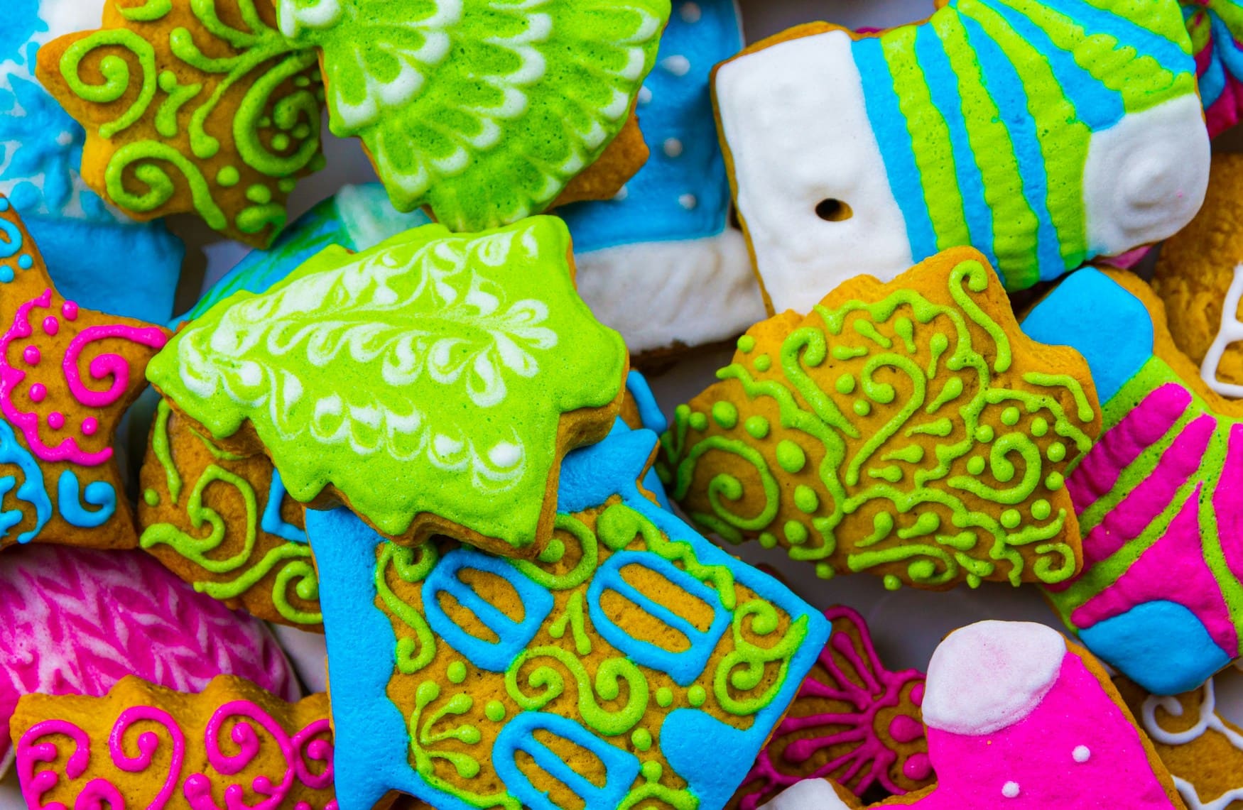 bunte Plätzchen für Weihnachten