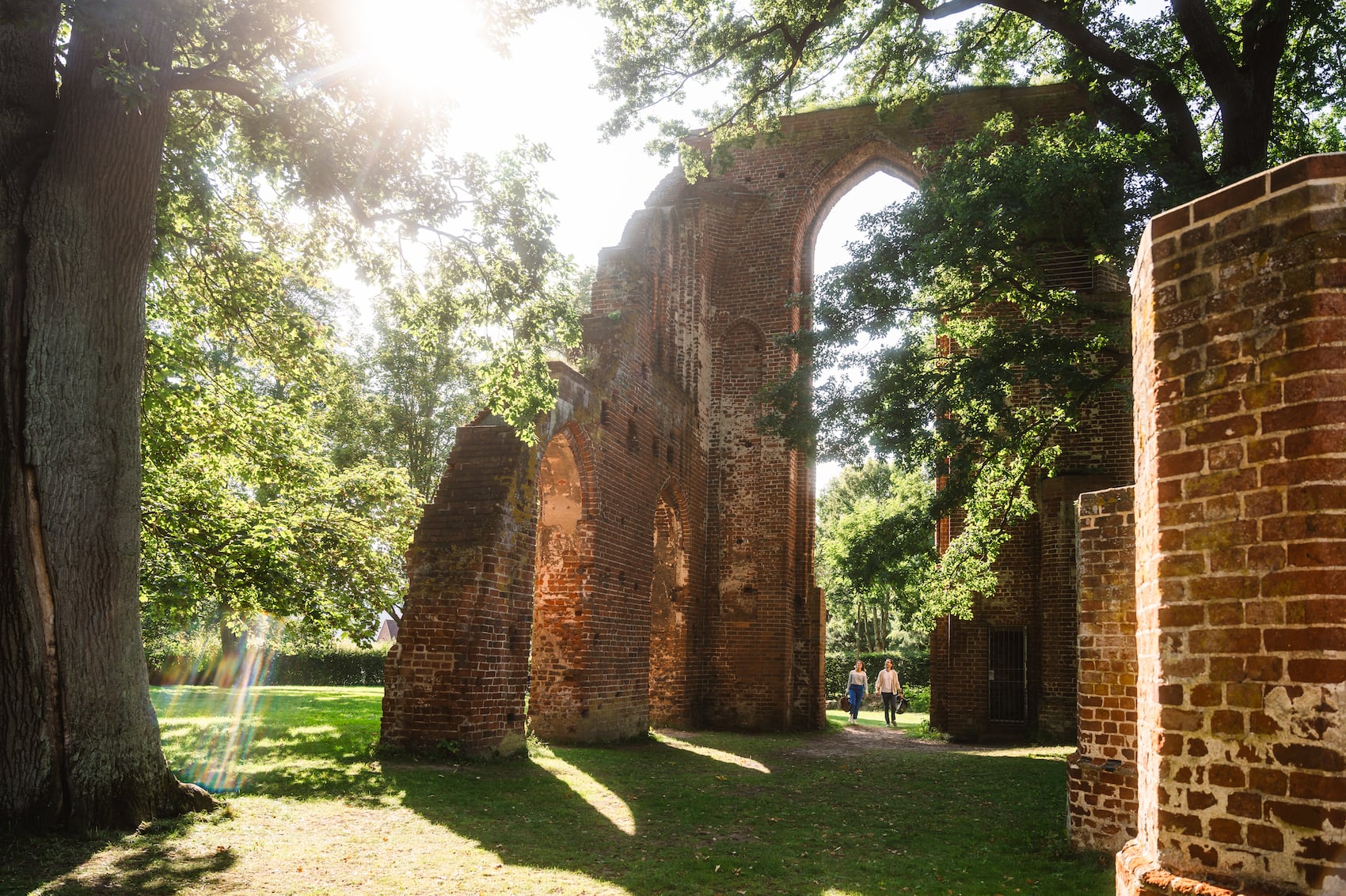 Auf der Route der Norddeutschen Romantik liegt auch die Klosterruine Eldena. I Foto: TMV/Gross