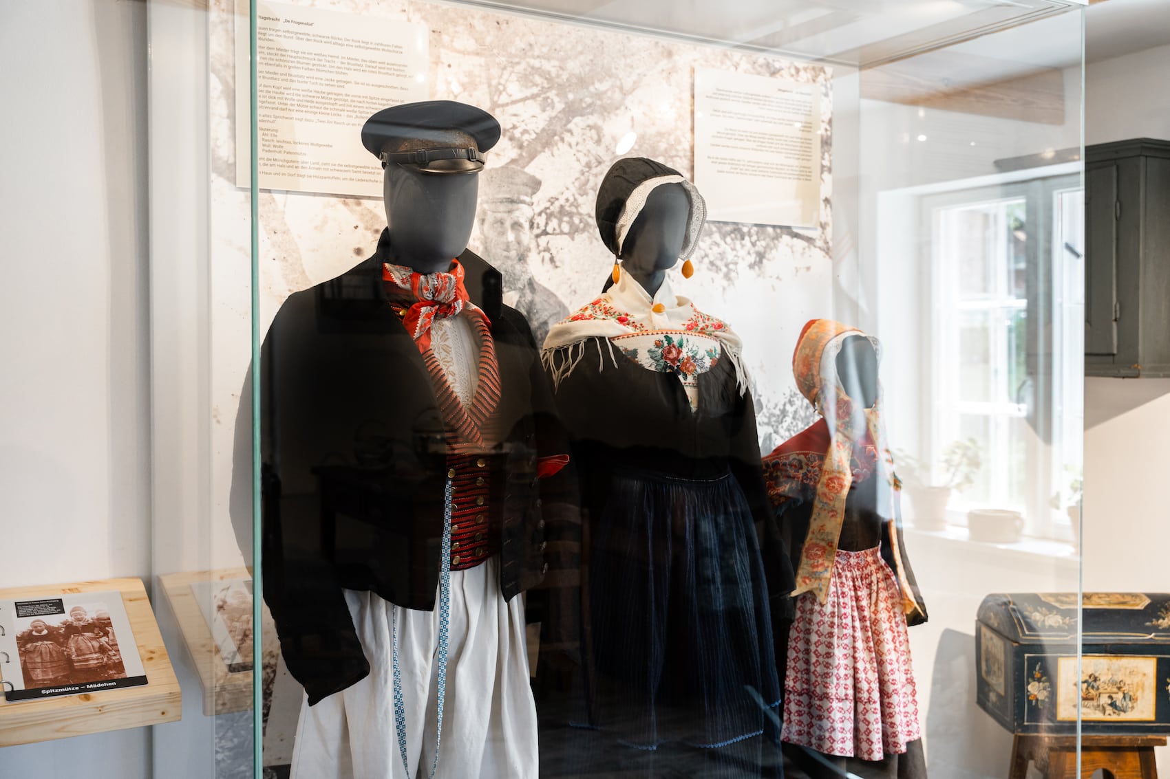 Trachten ausgestellt im Heimatmuseum Göhren. I Foto: TMV/Gross