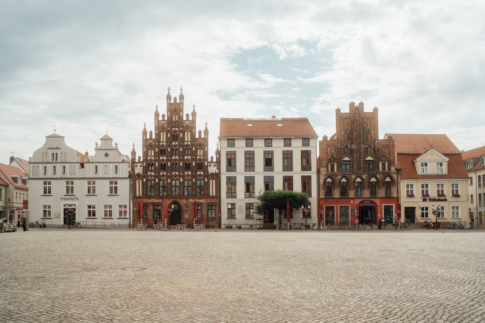 Der Marktplatz von Greifswald sieht der Zeichnung Friedrichs noch sehr ähnlich. I Foto: TMV/Petermann