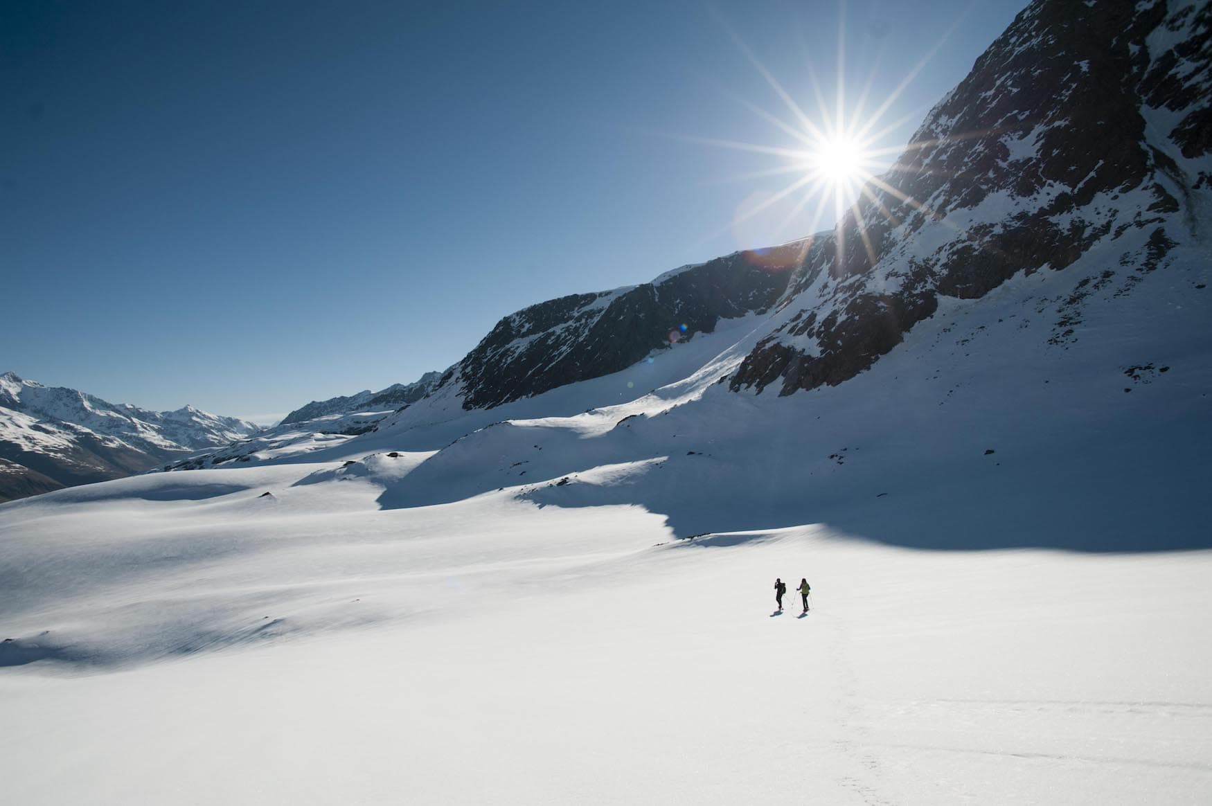 Schneewandern in den Alpen