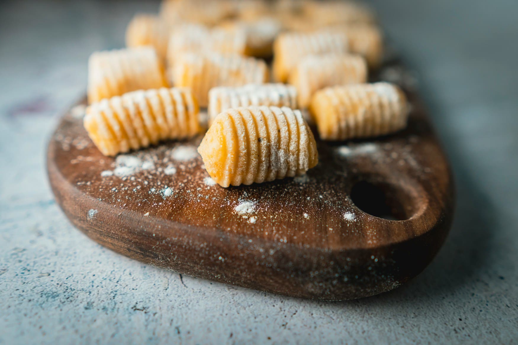 Brett mit Gnocchi