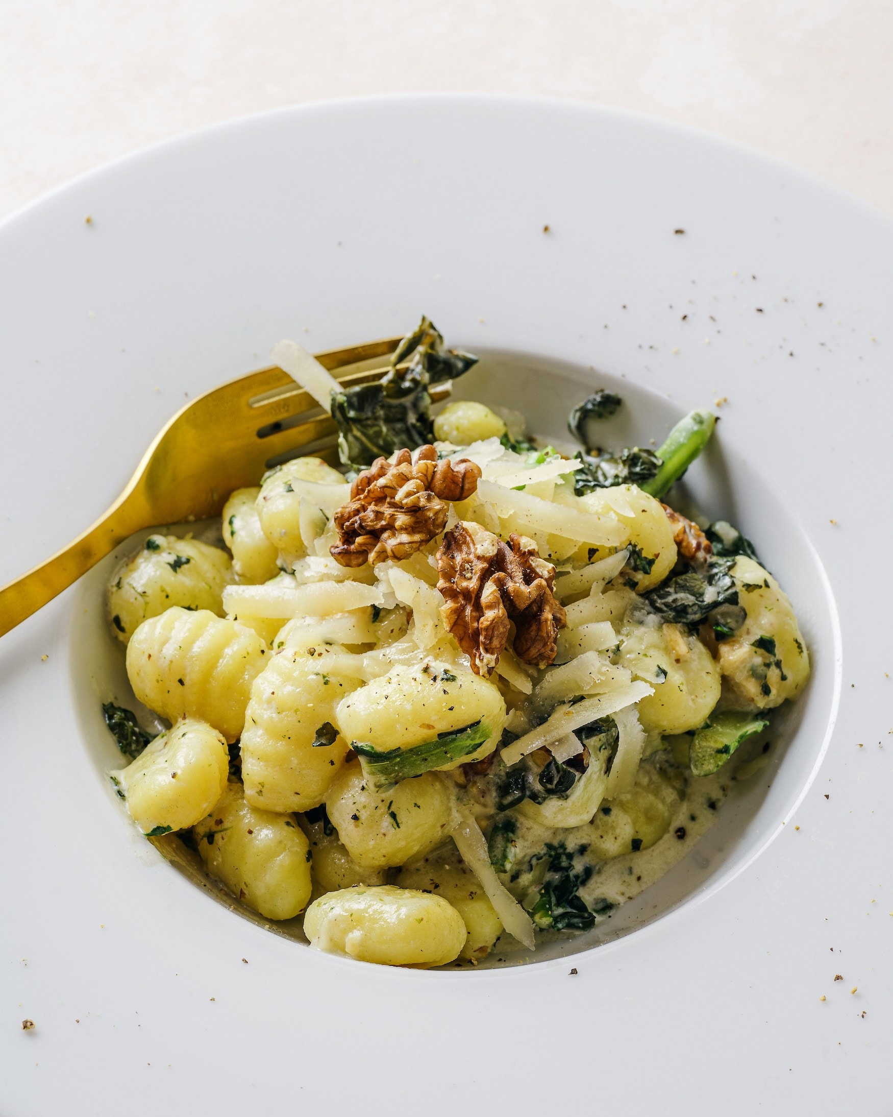 fertiger Teller mit frischem italienischen Essen