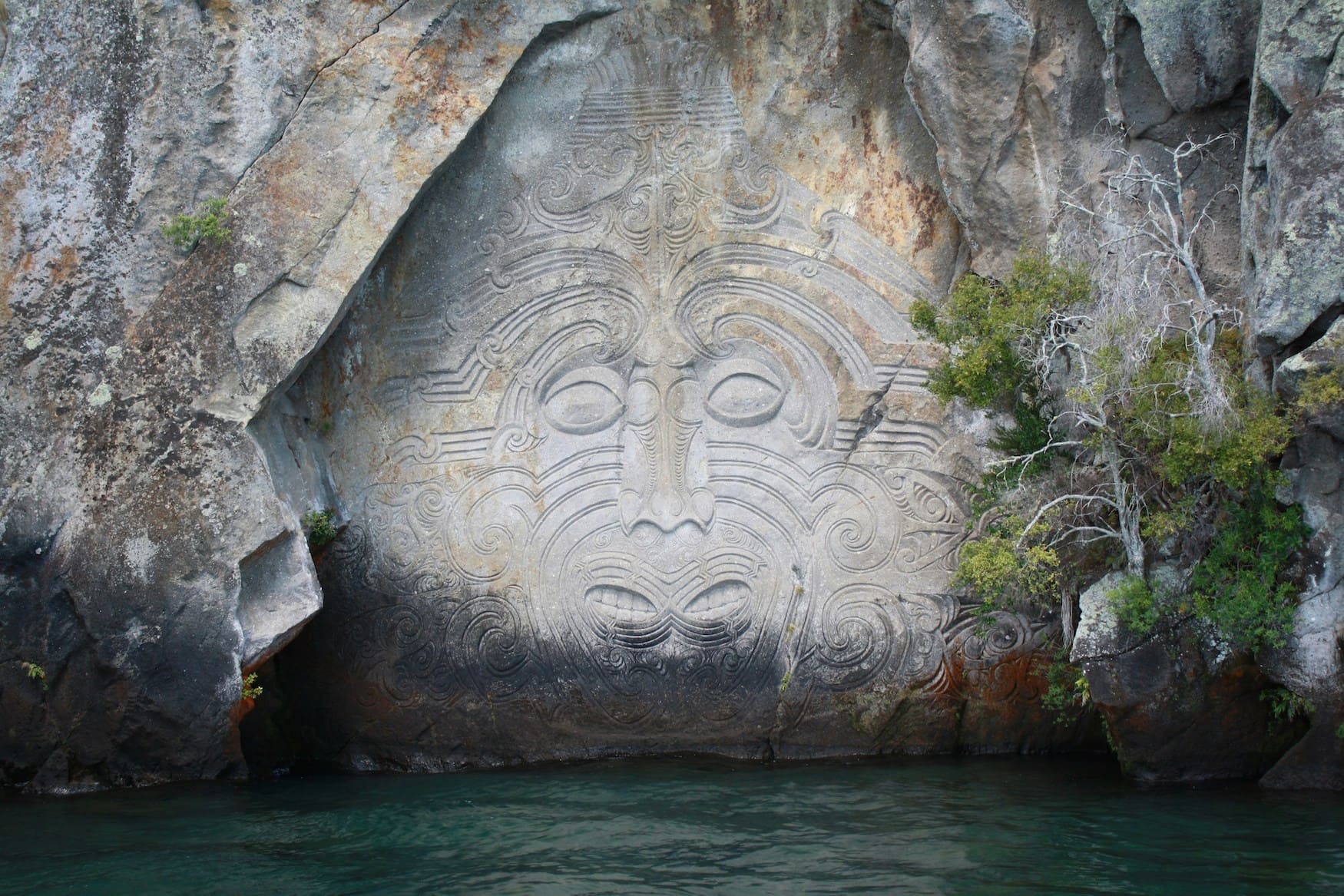 Felsverzierung am Lake Taupo in Neuseeland