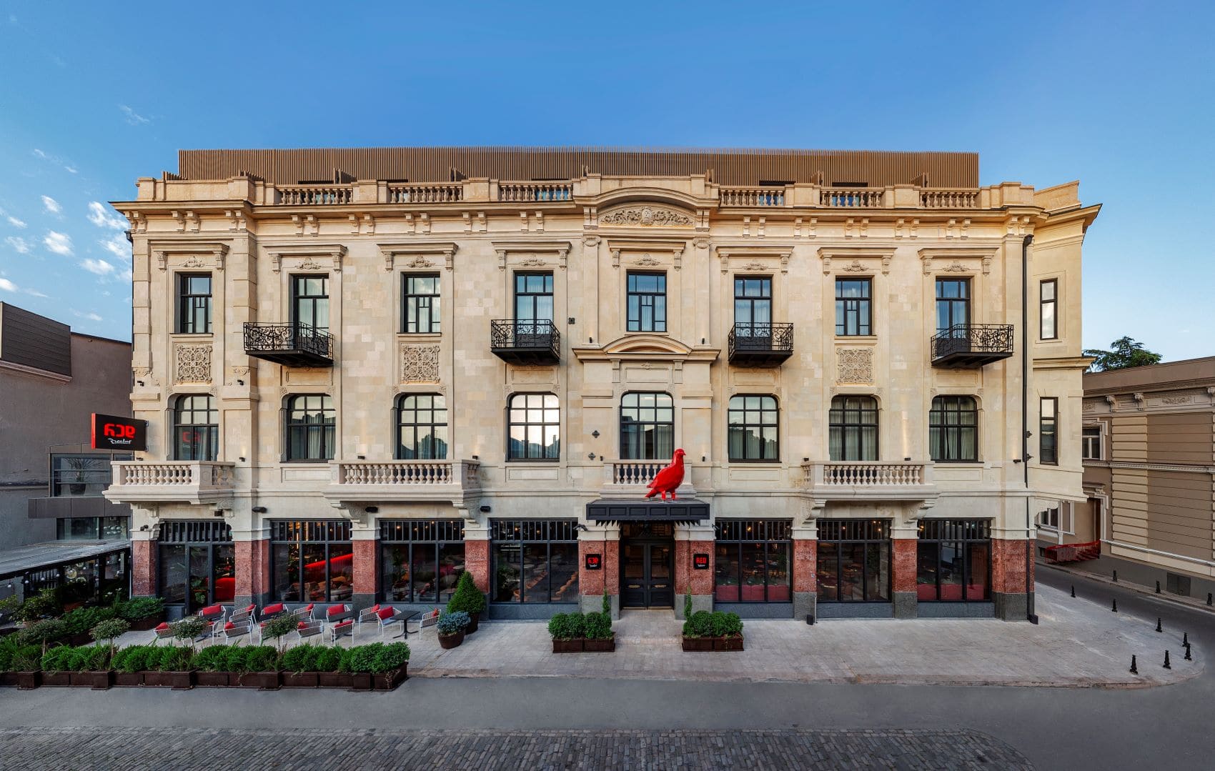 Fassade Radisson RED Hotel Tiflis, Georgien