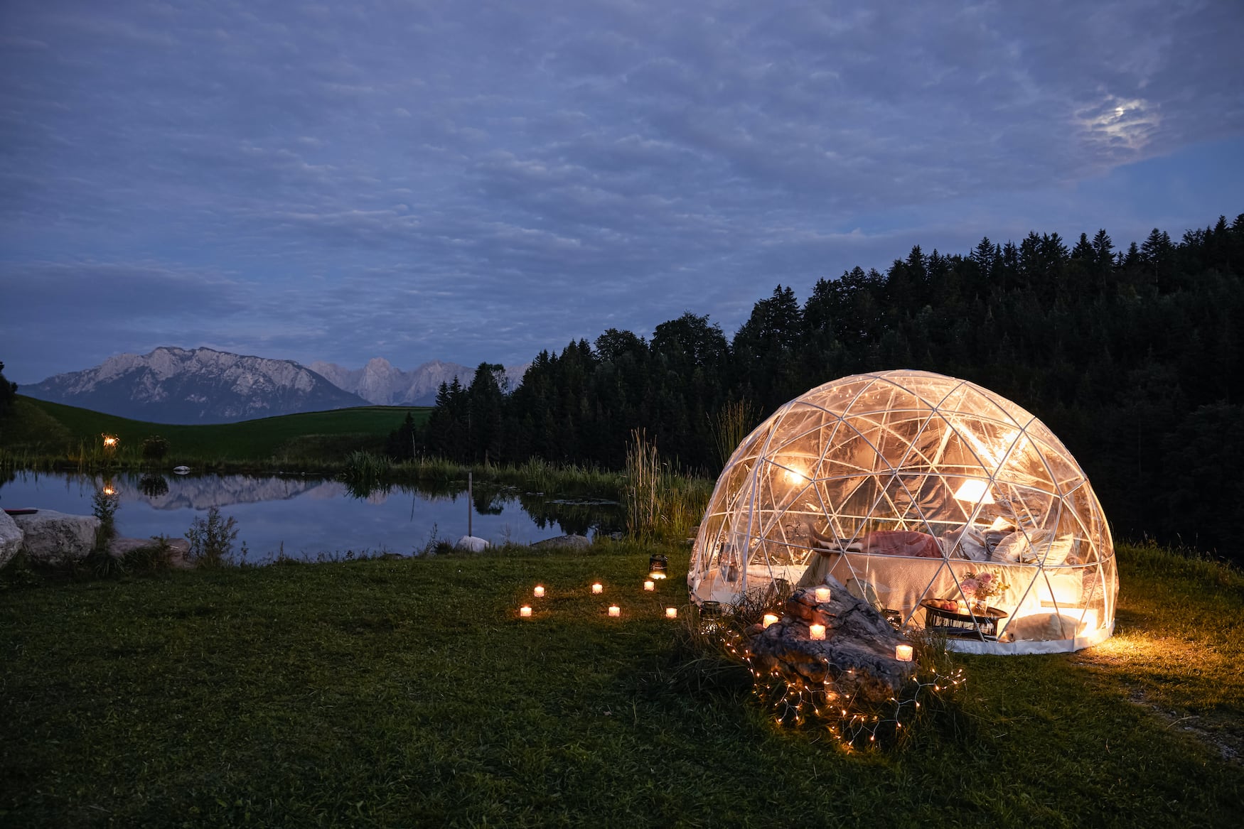 Paar im Bubble-Hotel