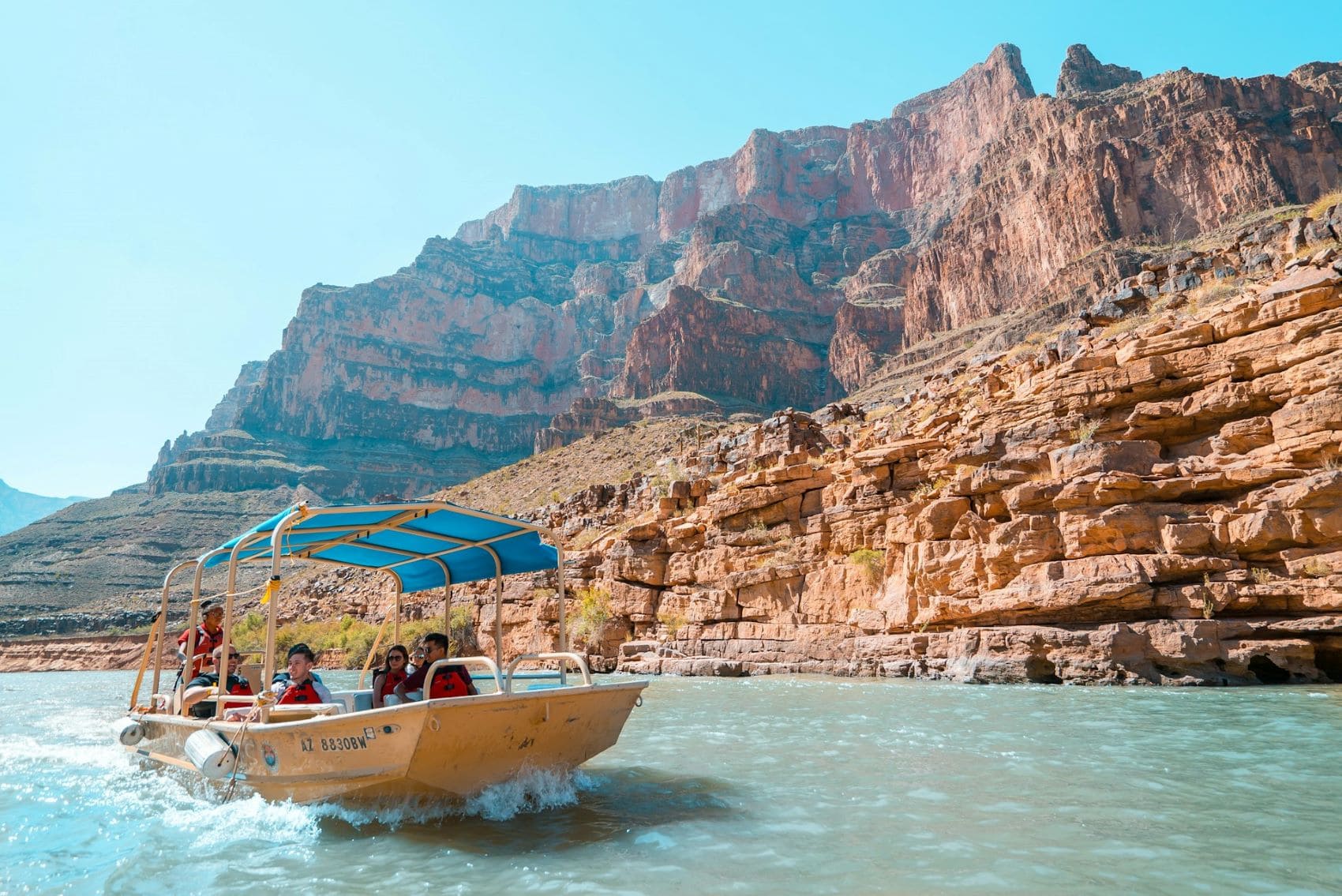 Touristen in Boot im Grand Canyon Nationalpark