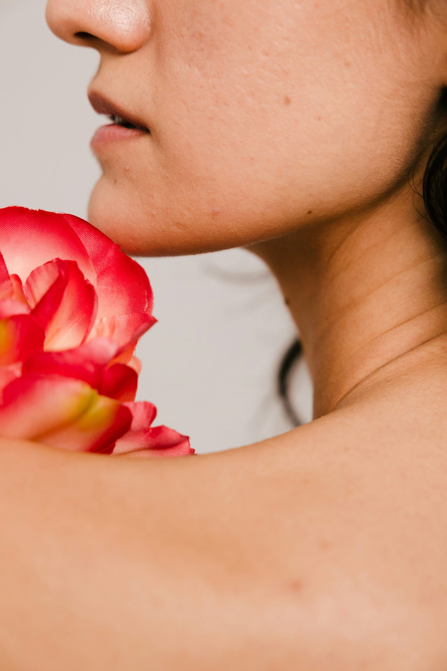Frau mit Blume