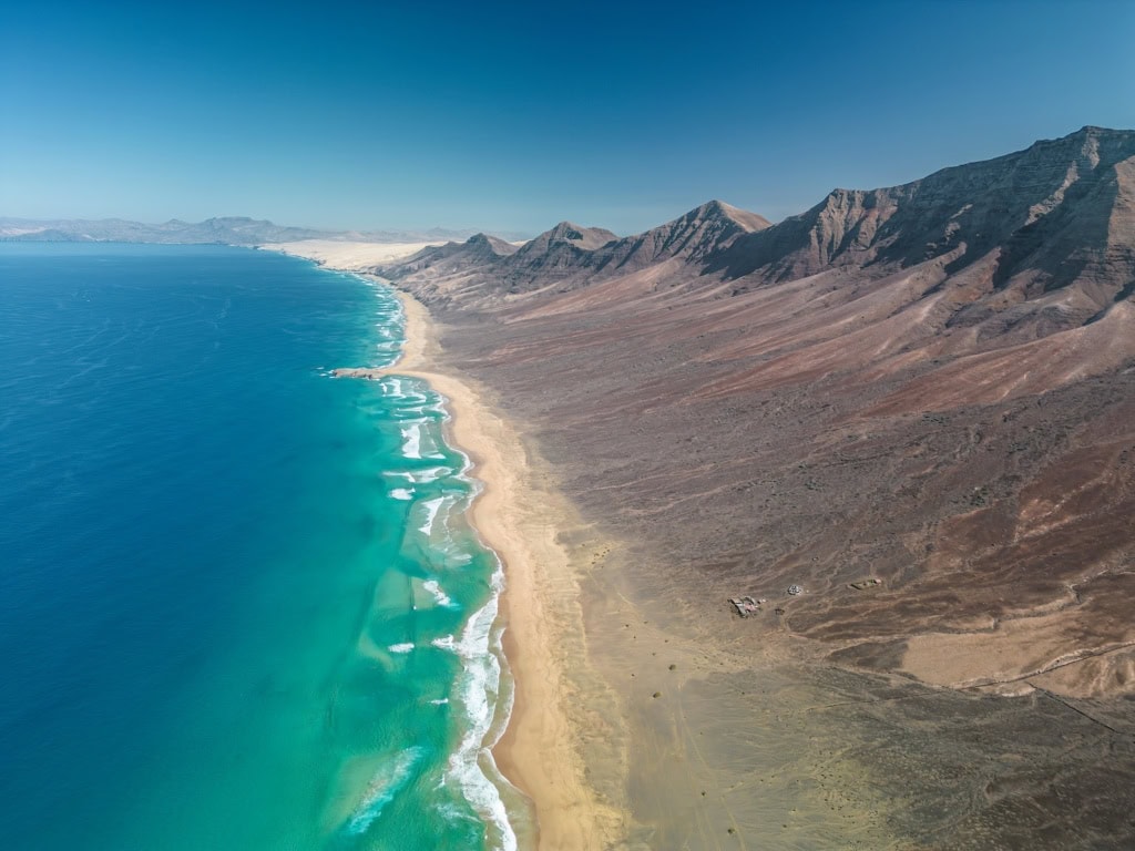Playa de Cofete auf Fuerteventura von der Drohne aufgenommen