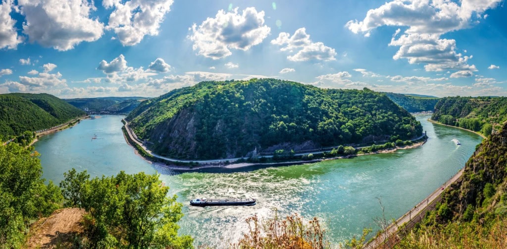 Panoramablick auf das Tal der Loreley