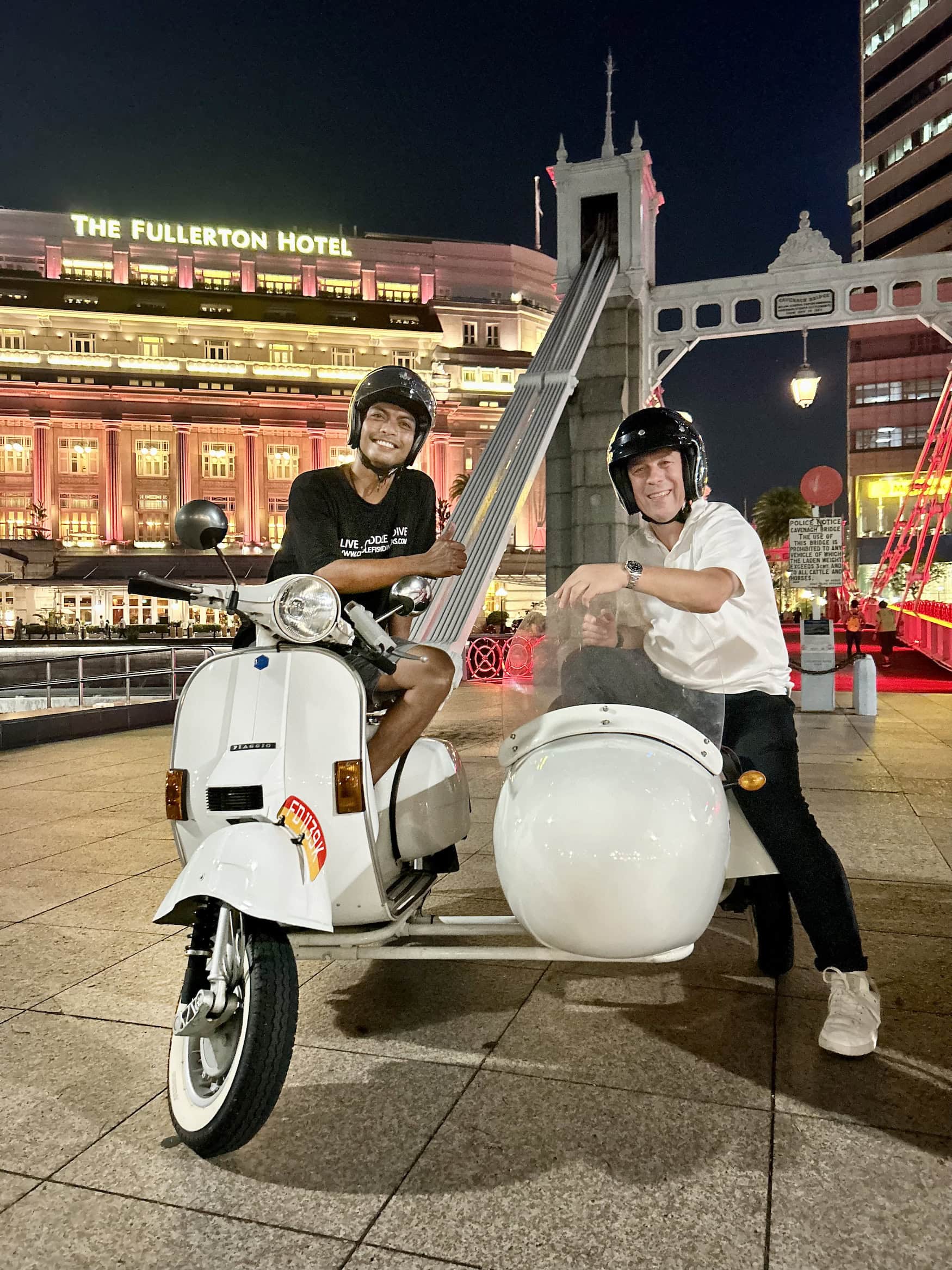 mit der Vespa durch Singapur