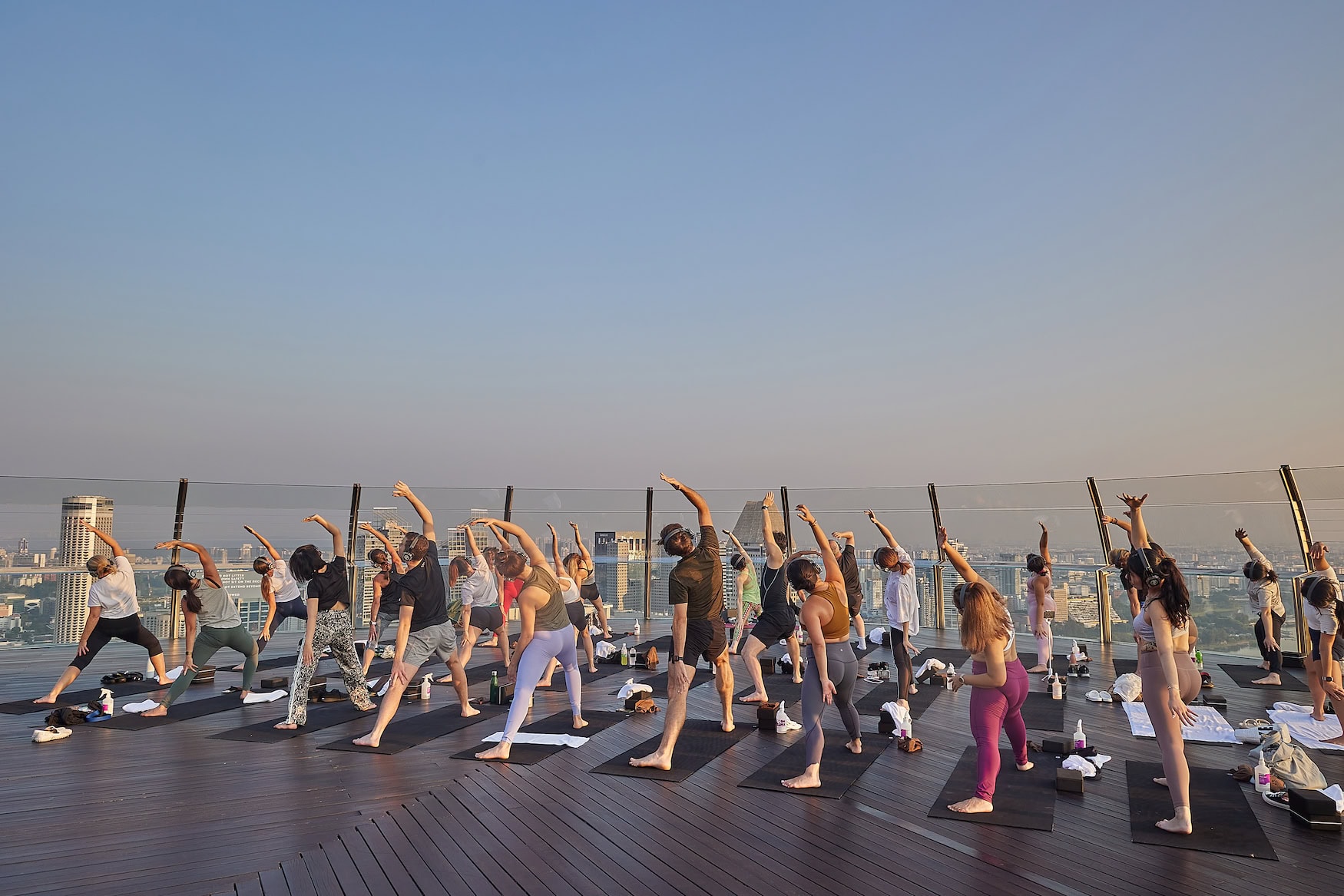 Yoga auf der Terrasse des Marina Bay Sands
