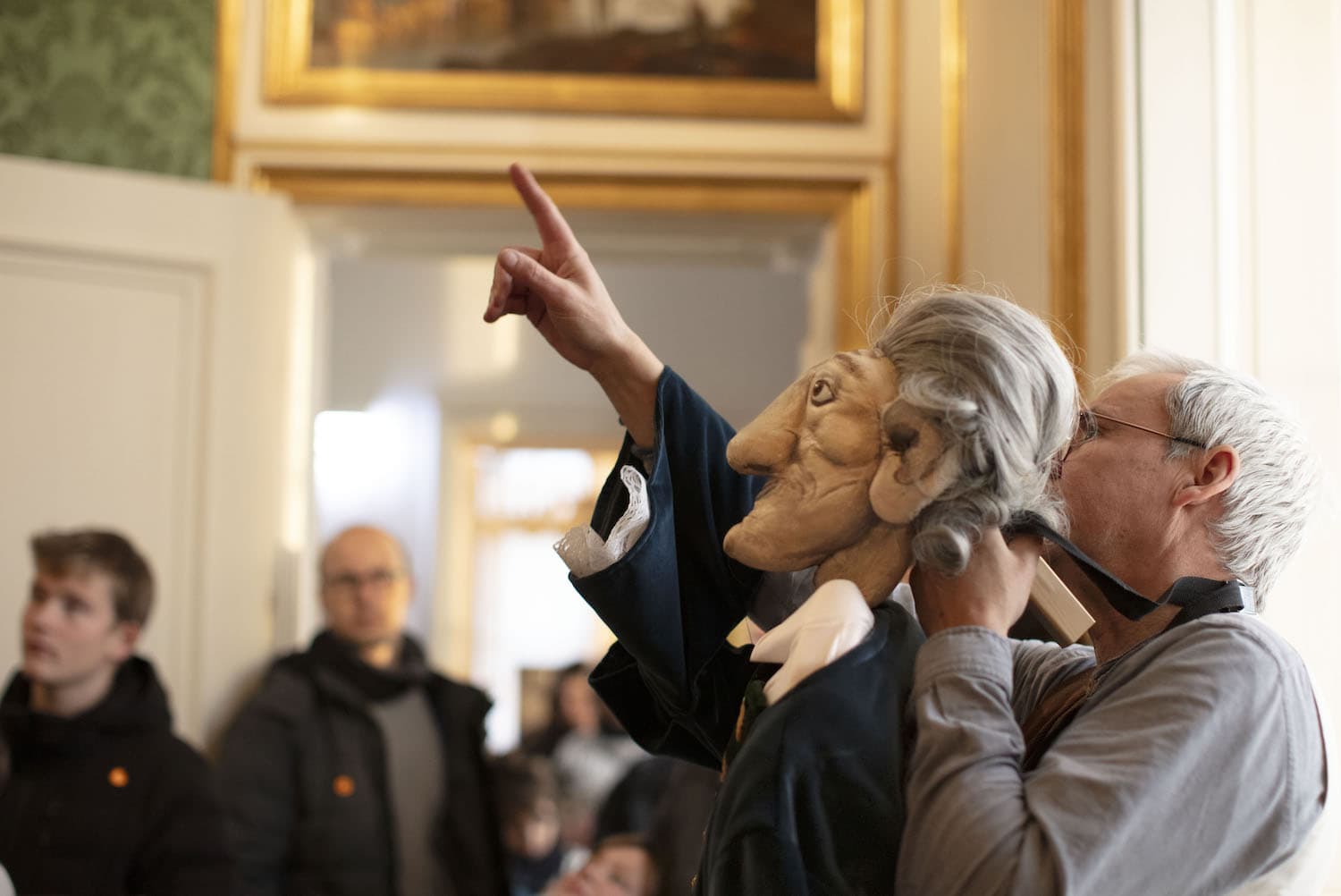 Kammerdiener Johann kennt jede Ecke im Schloss Ludwigslust. Foto: SSGK-MV/ Ulrich Pfeuffer