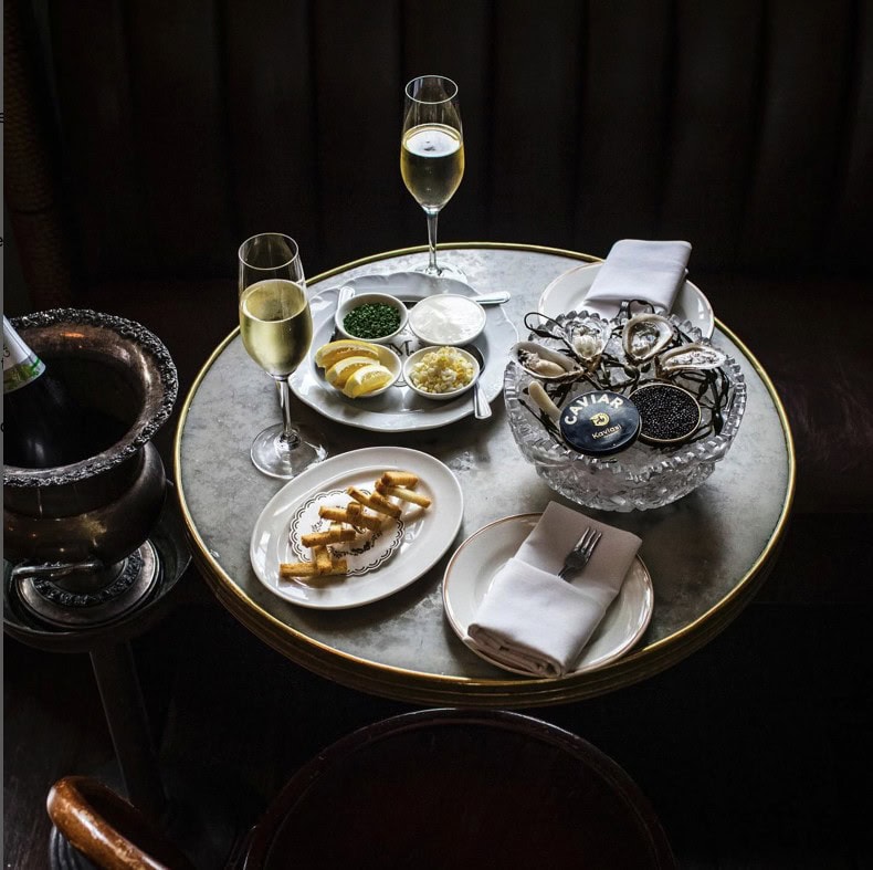 Austern in der Bar Maison Premiere in New York