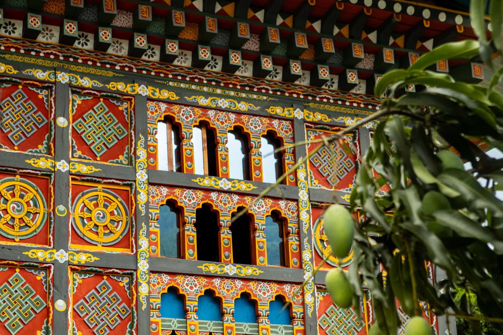 die Fassade eines Dzong