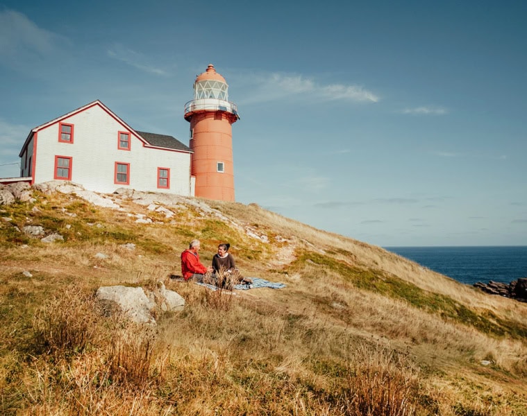 Luxus in Kanada ist an abgeschiedenen Ort mit Blick aufs Meer ein Picknick zu unternehmen.