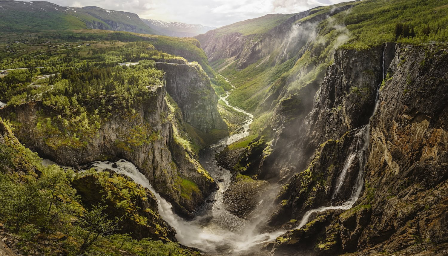 Der Wasserfall Voringsfossen in Norwegen