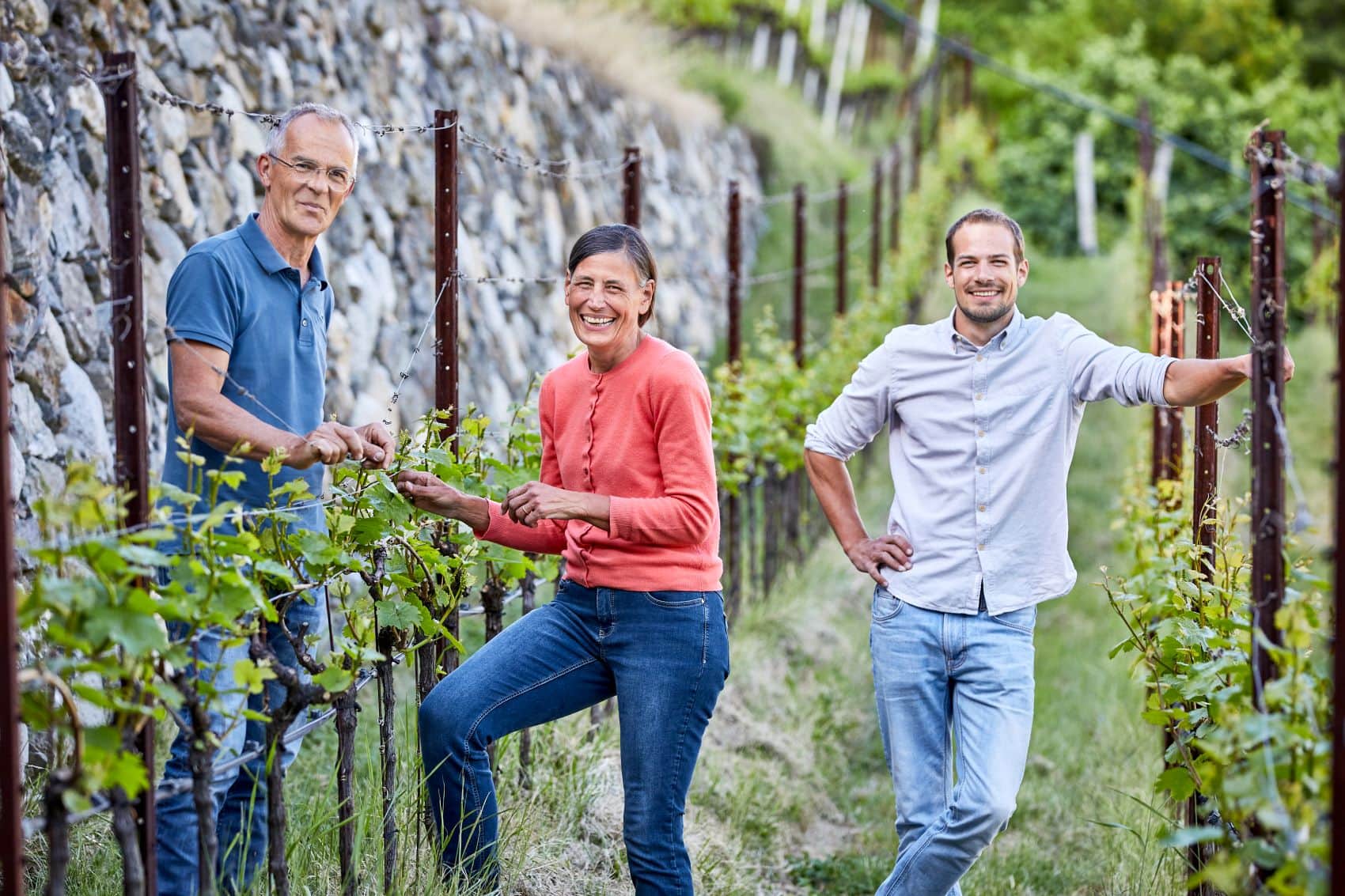 Familie Pliger, Brigitte und Peter mit Sohn Simon vom Weingut Kuenhof, Südtirol 