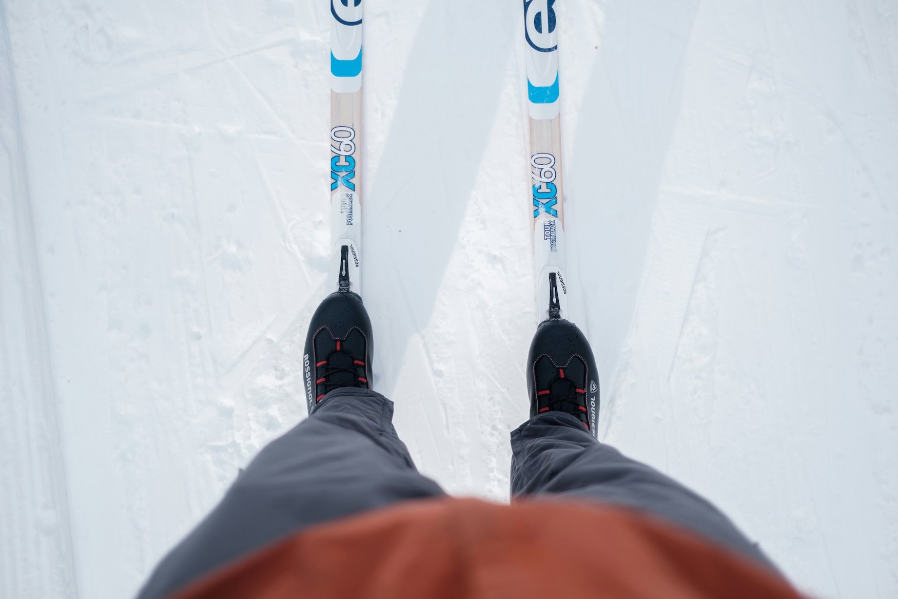Mensch beim Skifahren