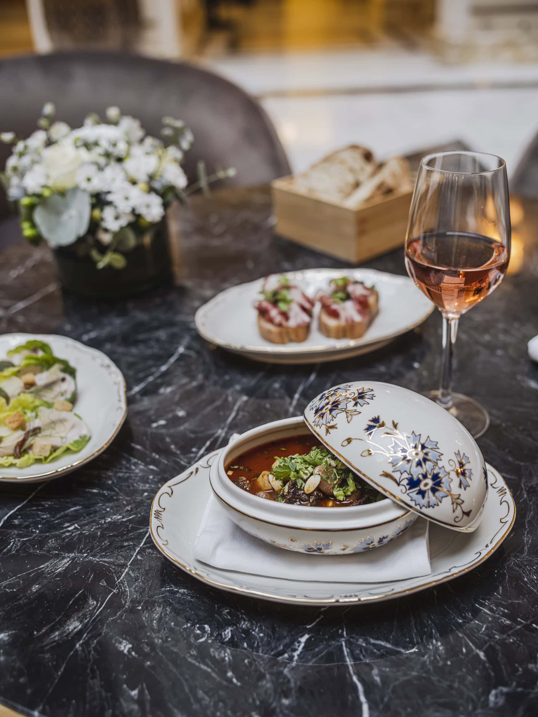 Essen im White Salon in Budapest