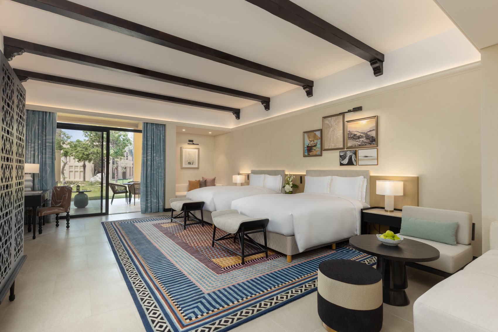 neue Luxushotels in VAE: Sofitel Al Hamra Beach Resort Zimmer