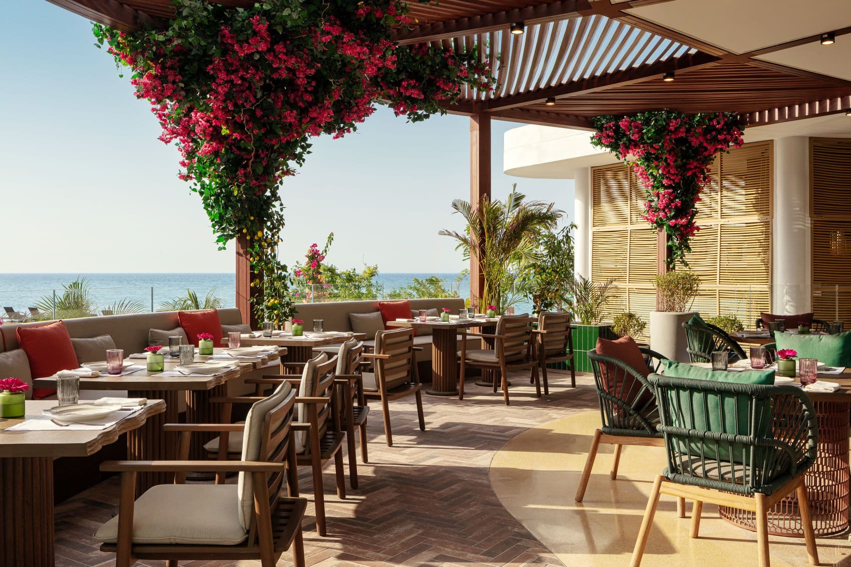 Restaurant Zorba St. Regis Al Mouj Muscat Resort 