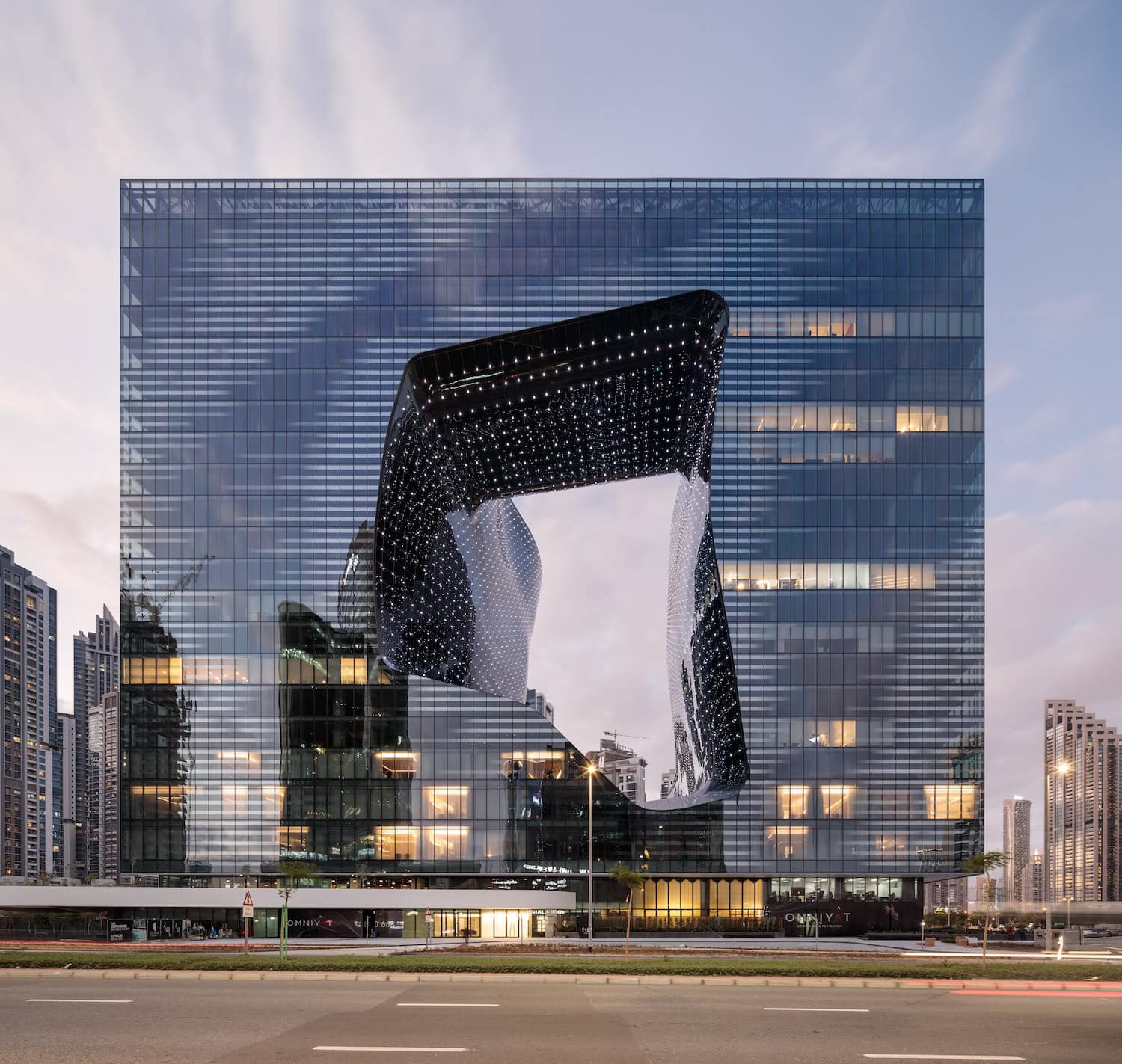 das Hotel The Opus in Dubai