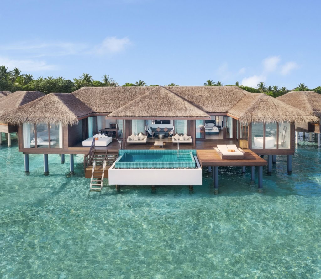 Eine Villa auf dem Meer, mit eigenem Pool.