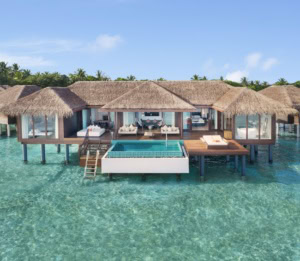 Eine Villa auf dem Meer, mit eigenem Pool.