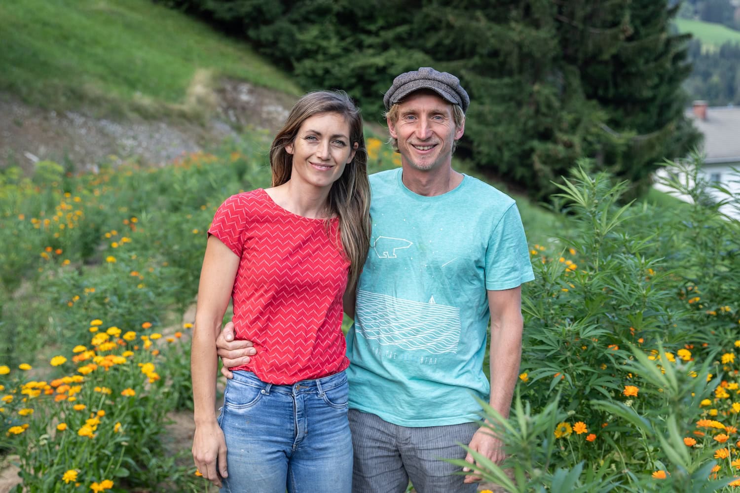 Helene und Pepi Kölingesberger vor der Hepi-Lodge.