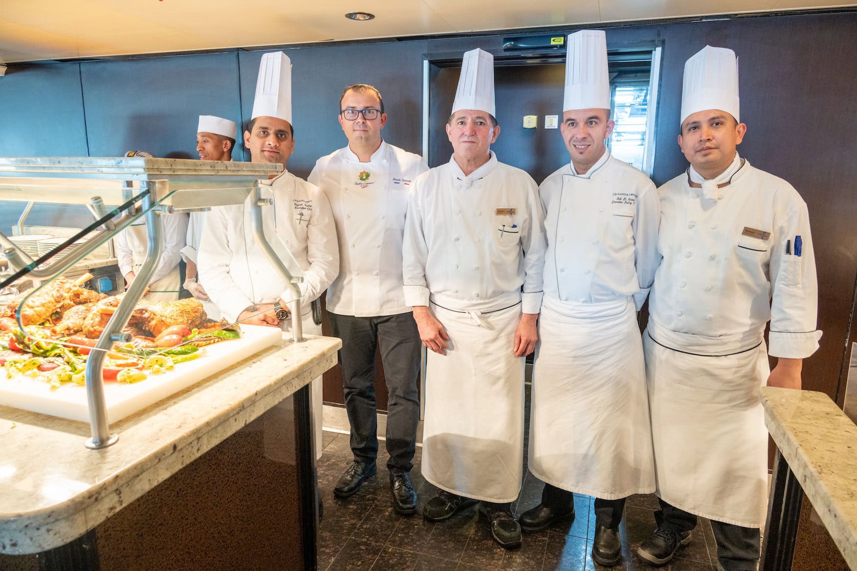 Auch auf einem größeren Schiff setzt Chefkoch Alexis Quaretti mit seinem Team auf lokale Küche. 