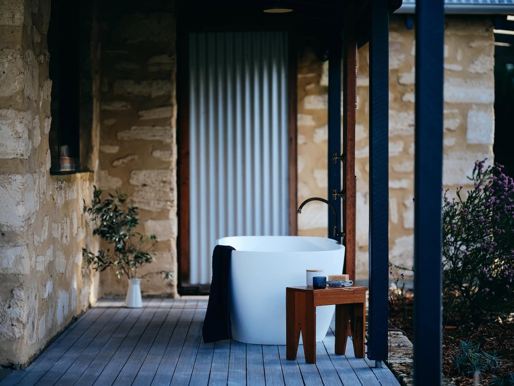 Badewanne im Burnside Organics Farm
