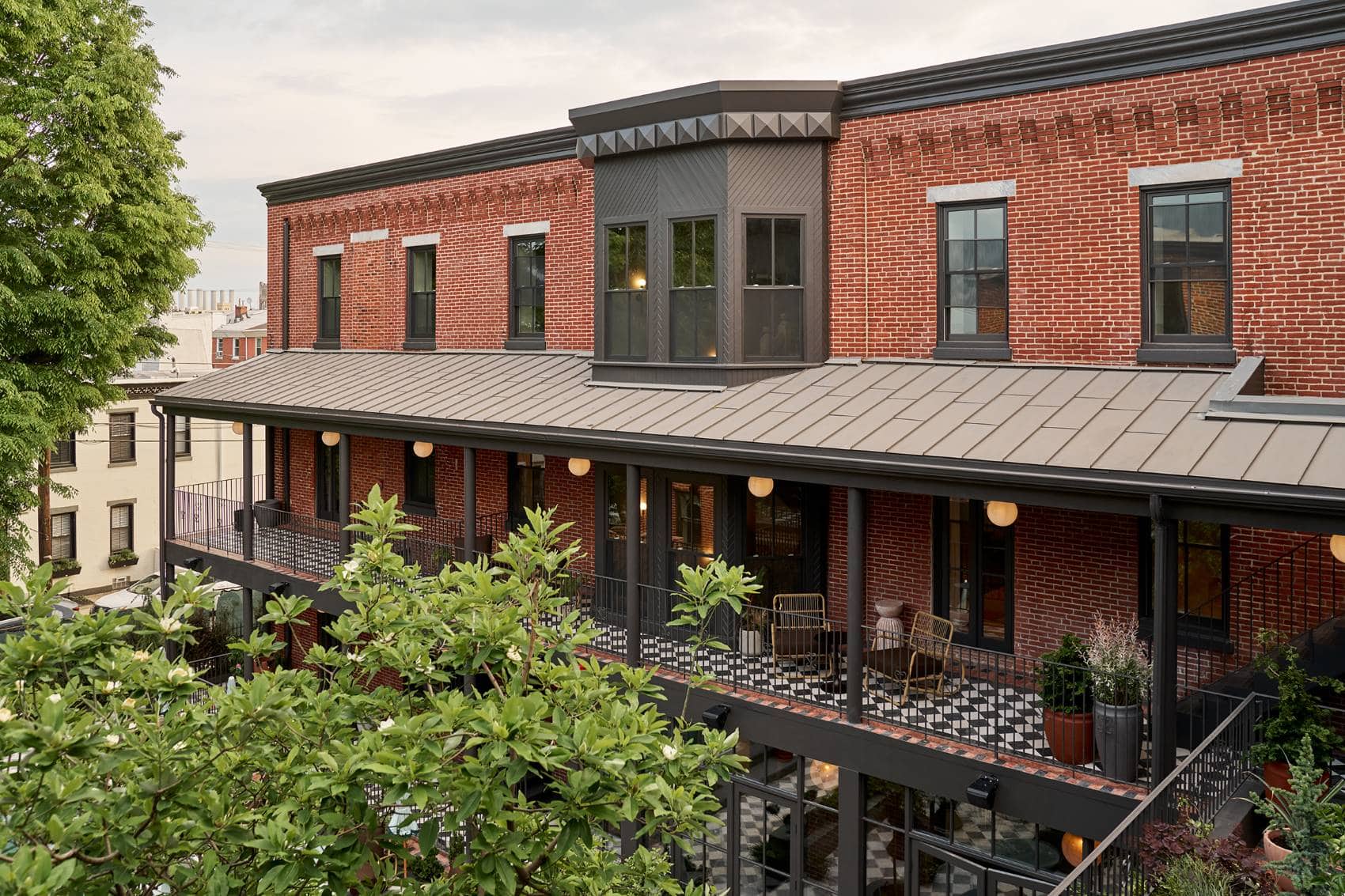 Fassade und Balkone im Anna&Bel Hotel Philadelphia
