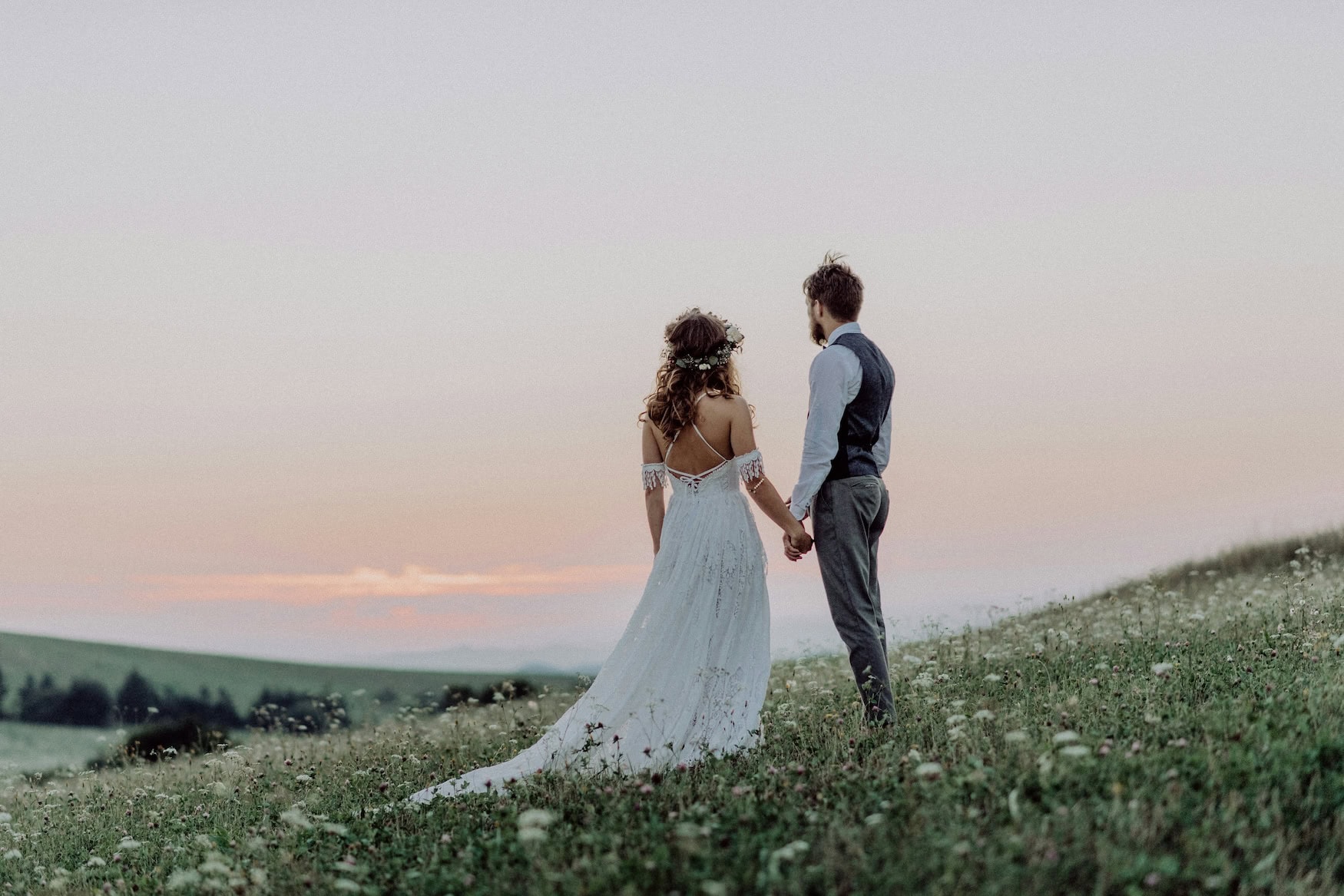 Hochzeitspaar in den Bergen