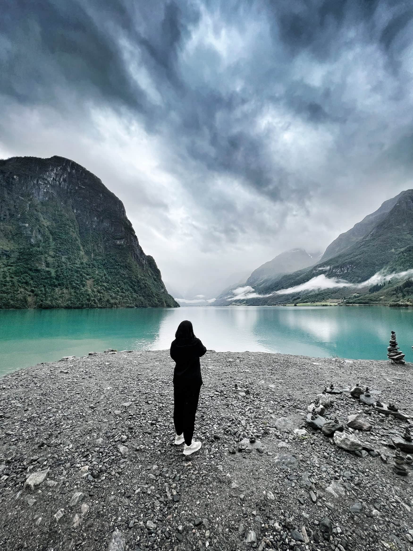 Jenny am Fjord in Norwegen