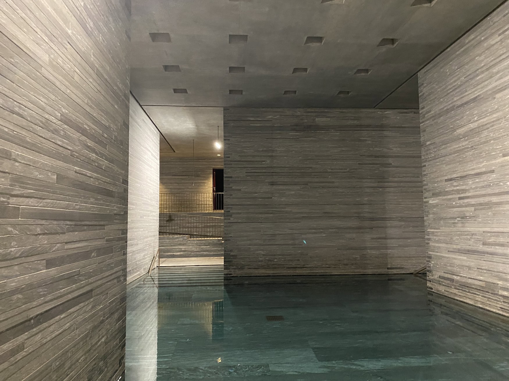 Der Innenbereich der Therme Vals.
