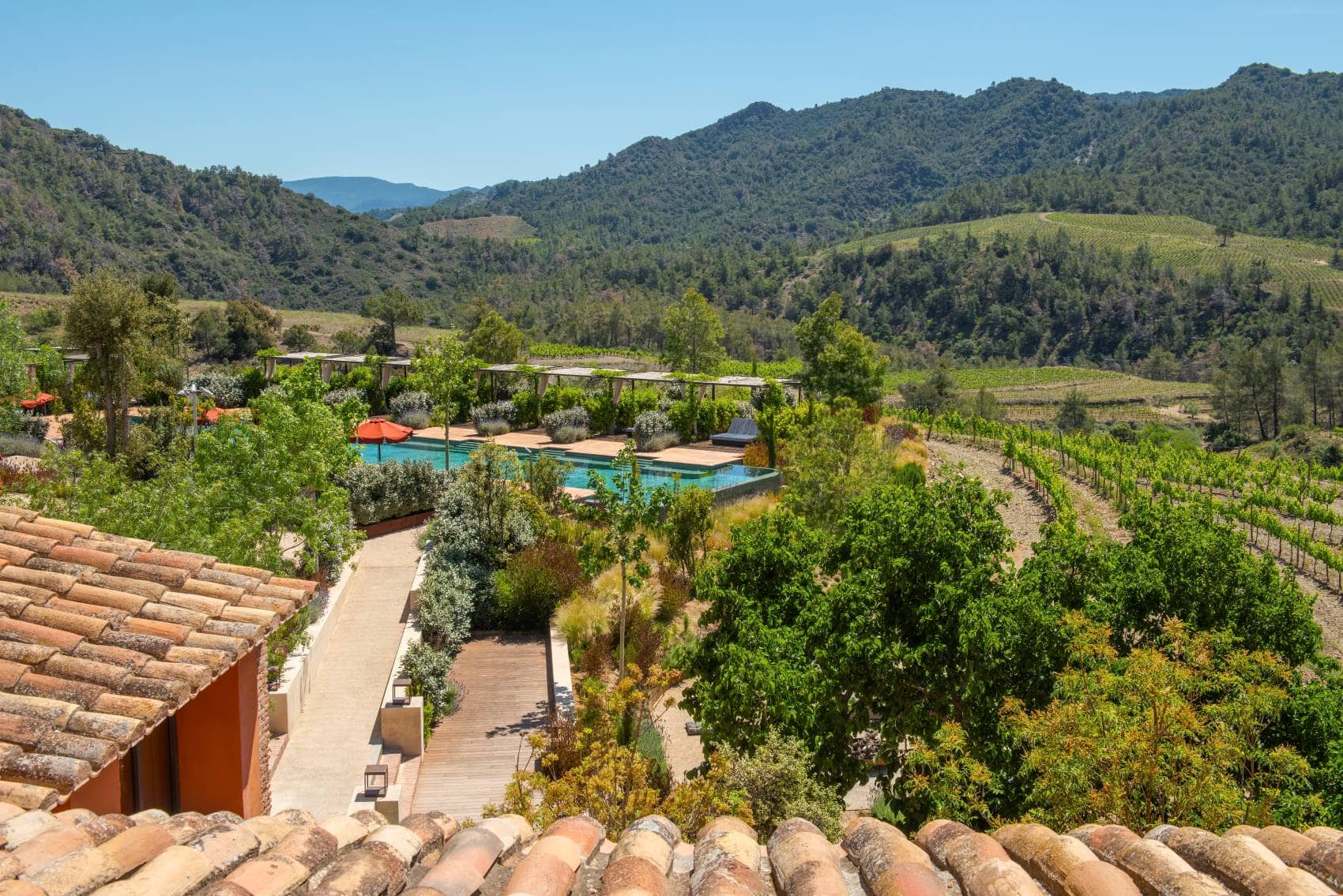 Gran Hotel Mas d'en Bruno: Blick auf Pool und Landschaft